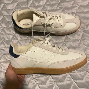 American eagle sneakers